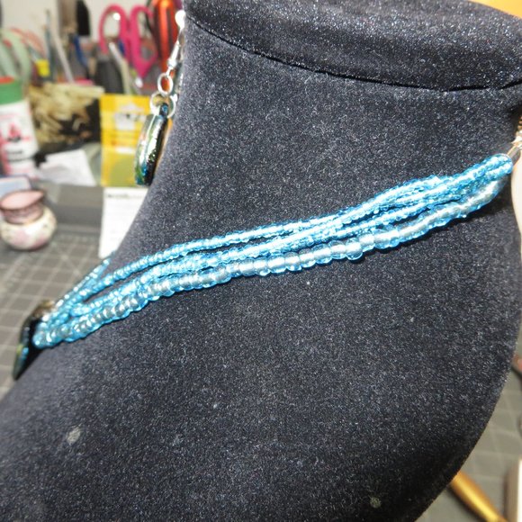 Lifestyle Studios Beaded necklace and earrings - Picture 9 of 13